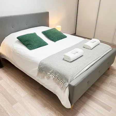 Appartement Coeur Des Moissons, Centre Avec Parking Prive Reims