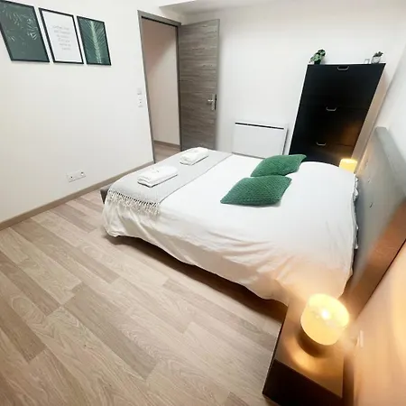 Appartement Coeur Des Moissons, Centre Avec Parking Prive Reims